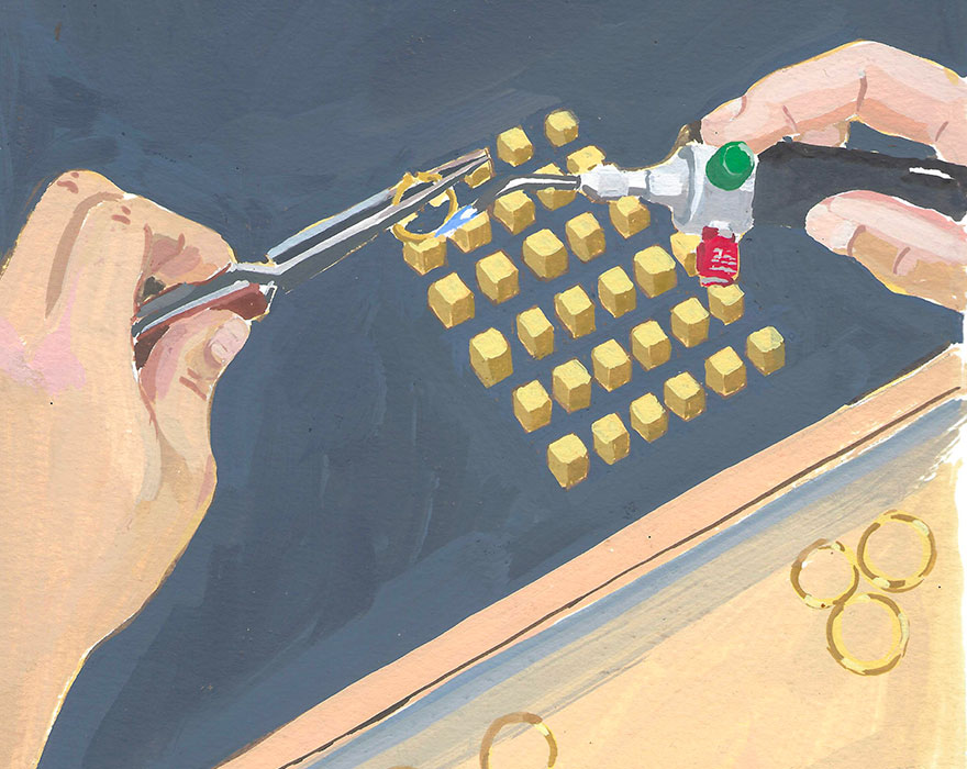 Mains soudant des perles carrées en laiton doré
